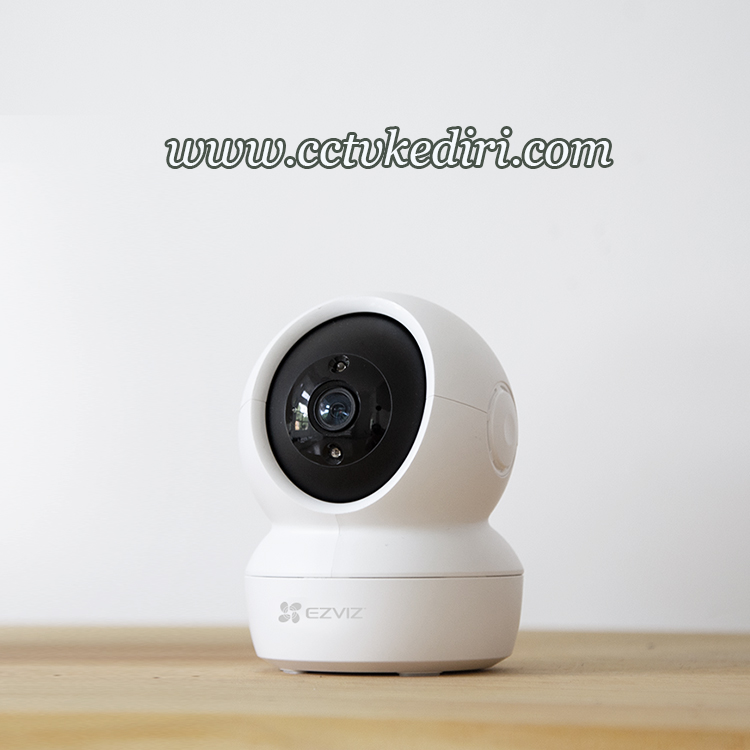 <p>Kamera Ezviz saat ini banyak sekali yang menggunakan kamera cctv untuk memantau&nbsp;lokasi di saat anda meninggalkan lokasi untuk beristirahat atau melakukan aktivitas lainnya, kamera ezviz sering di gunakan di tempat usaha seperti toko ada juga yang memasangkan kamera ezviz di rumah pribadi karena kamera ezviz tidak memakan banyak kabel.</p>